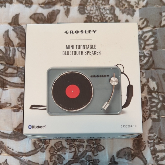 Crosley-Mini Turntable Bluetooth Speaker. - Picture 1 of 2